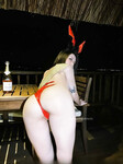 Hoàng Nhân Linh Chi hot girl dáng đồng hồ cát quyến rũ