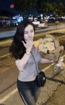 Nhờ ae lột đồ bé này dùm tui với ????