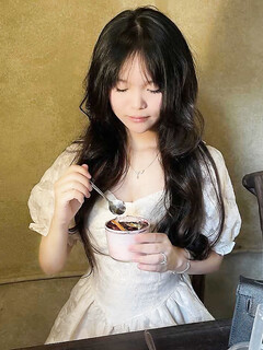 e gái damdang chỉ đòi xem cặc mới chịu ngủ